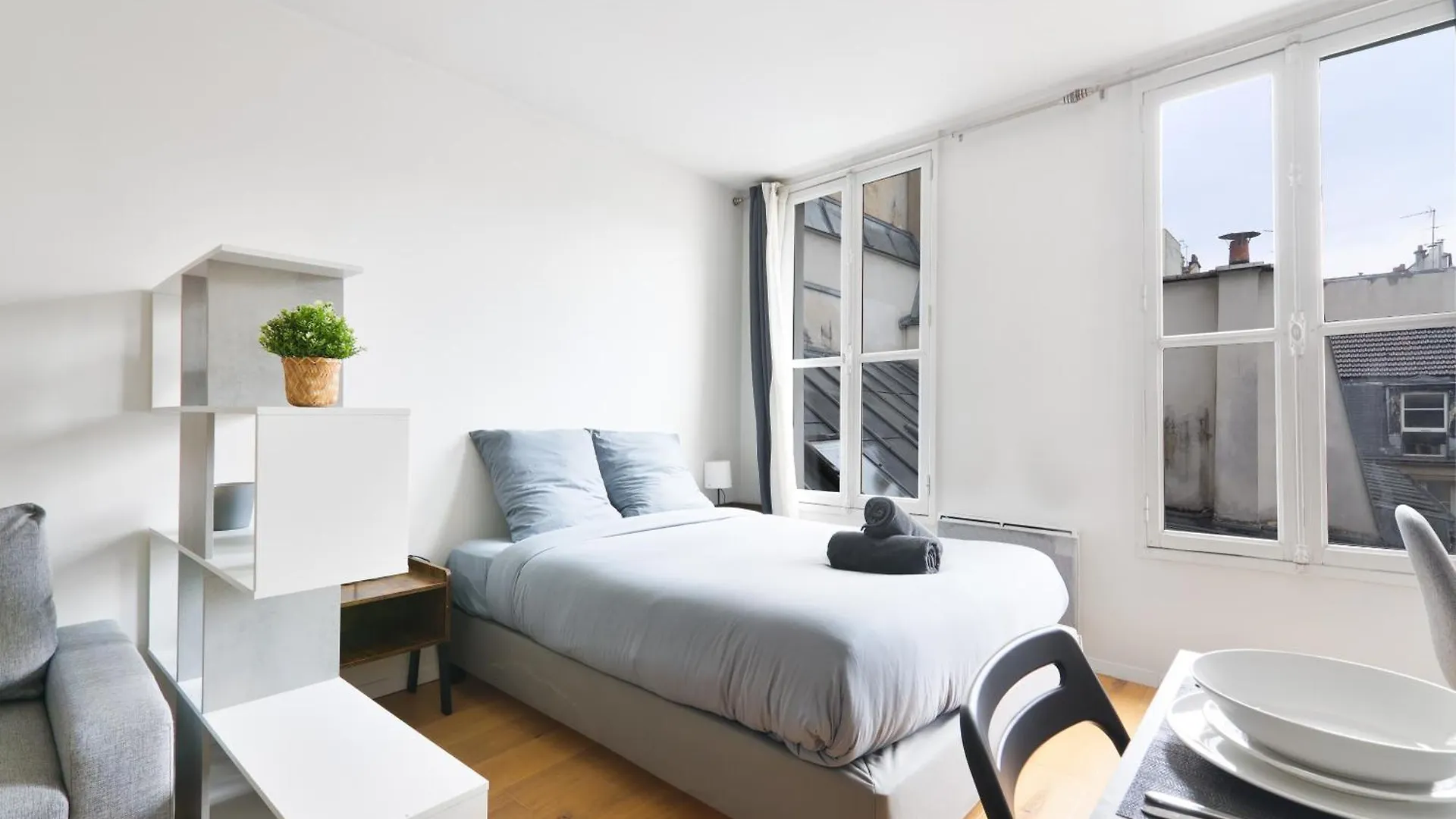 - Quartier Champs-elysees 5 Free Netflix