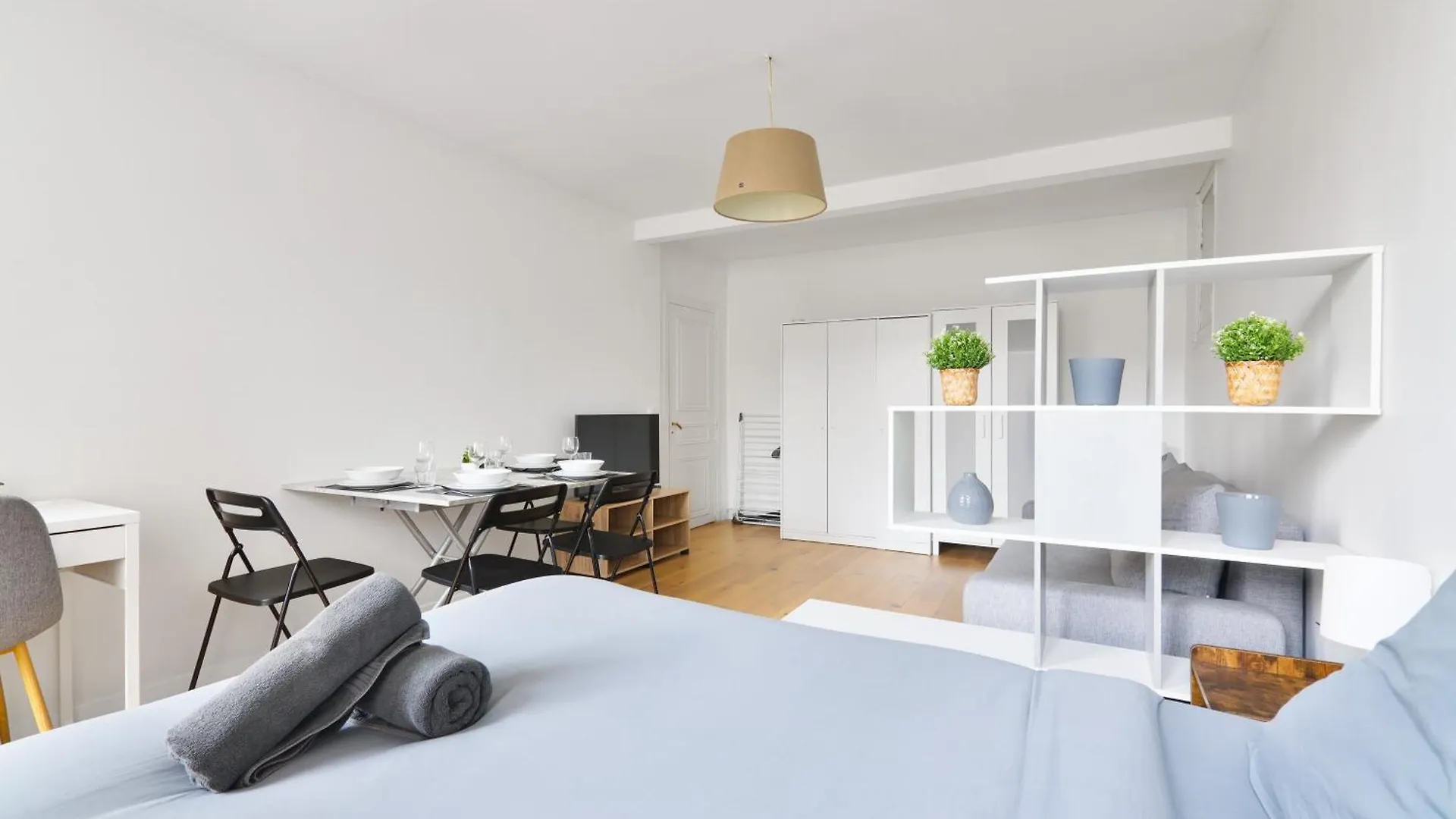 - Quartier Champs-elysees 5 Free Netflix